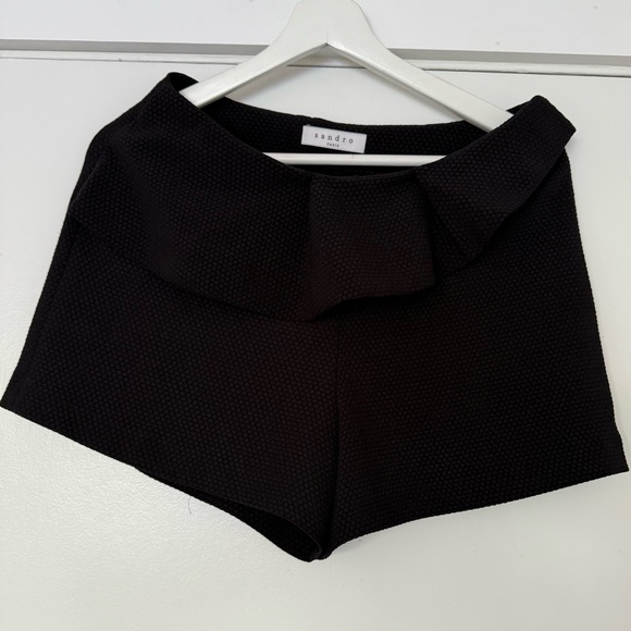 Sandro Paris Ruffled Textured Shorts in BLACK/Polyester S/ EU38 Great Condition - Picture 5 of 8